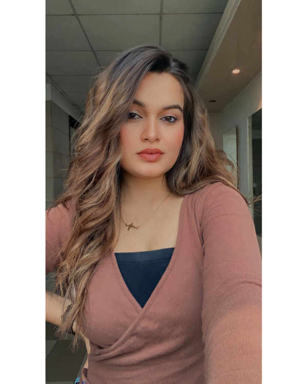 Reena in Devarkonda – Escort | Premium Listing